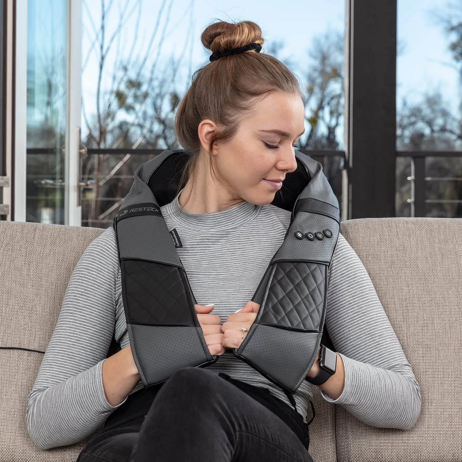 Heated neck and back massager RESTECK Deep Tissue 3D, black/gray