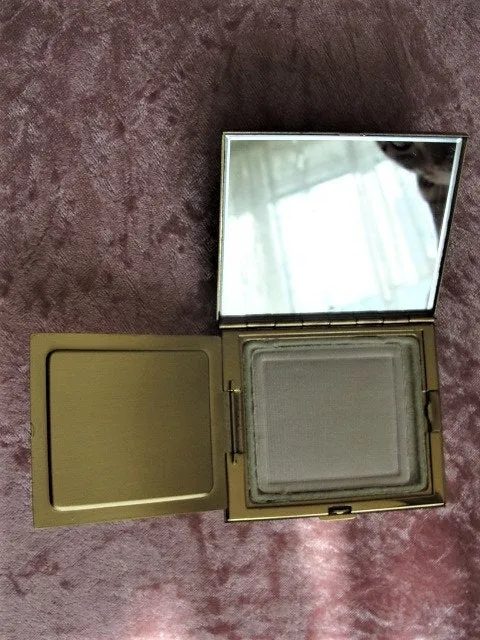 VINTAGE 1950s Ladies Italian Leather Compact, Florentine Tooled Leather Purse Compact,Never Used Vintage Powder Compact,Collectible Compacts